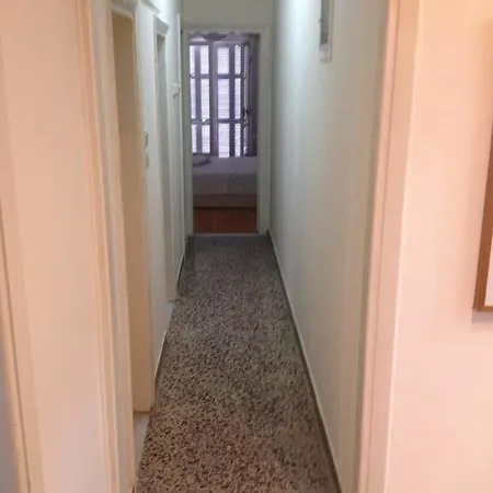 On Stefanou Tatti 1 Appartement *